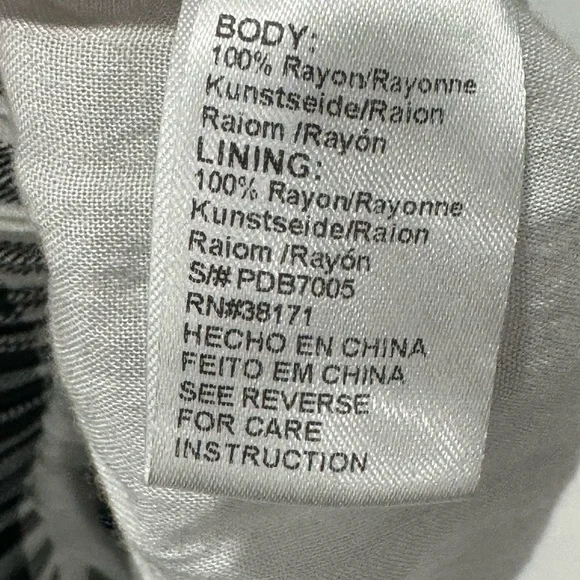 Lucca Pull On Black And White Lined Cropped Wide Leg Pants Ruffle Hem Small - Picture 9 of 9